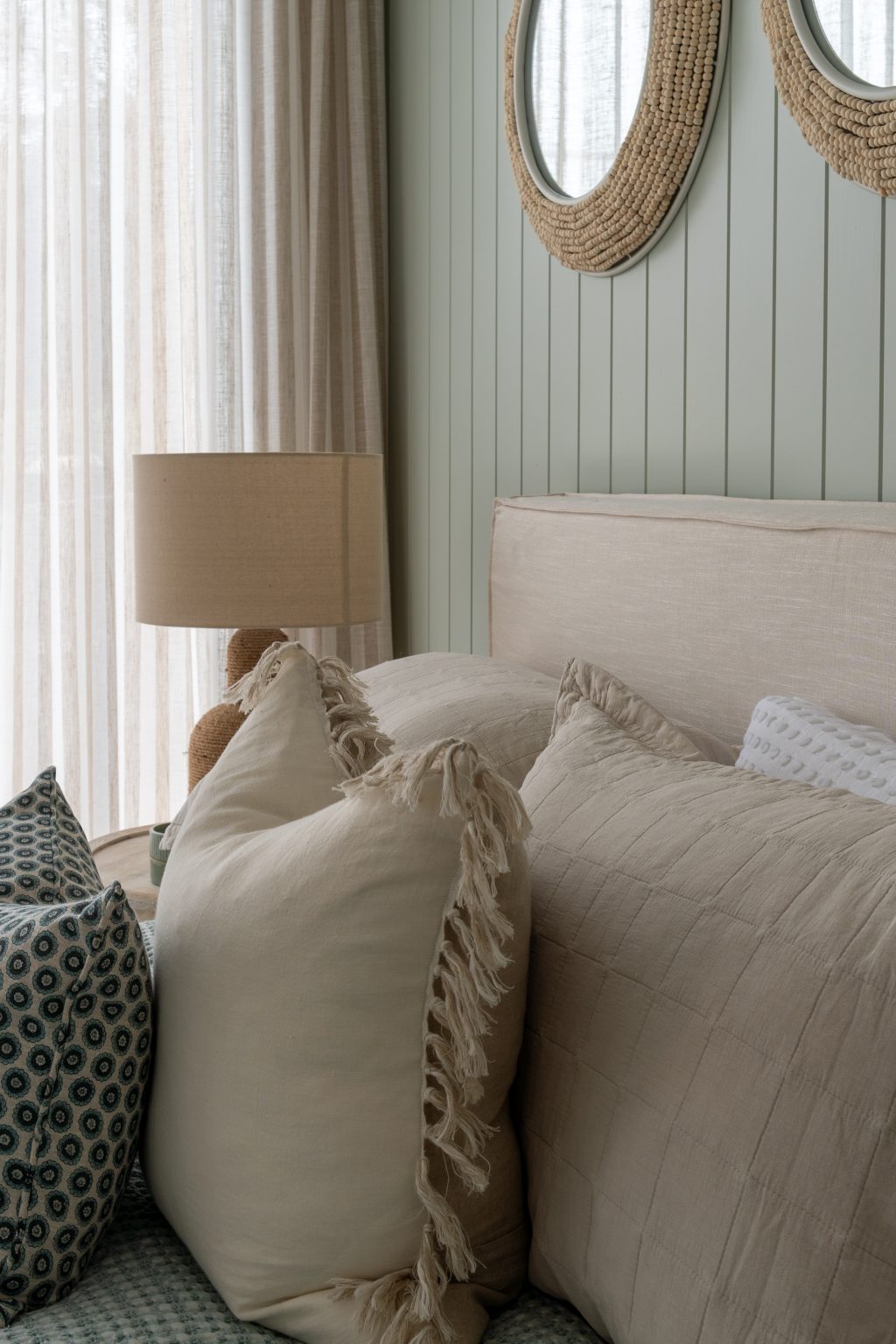 A coastal style bedroom that is neutral.