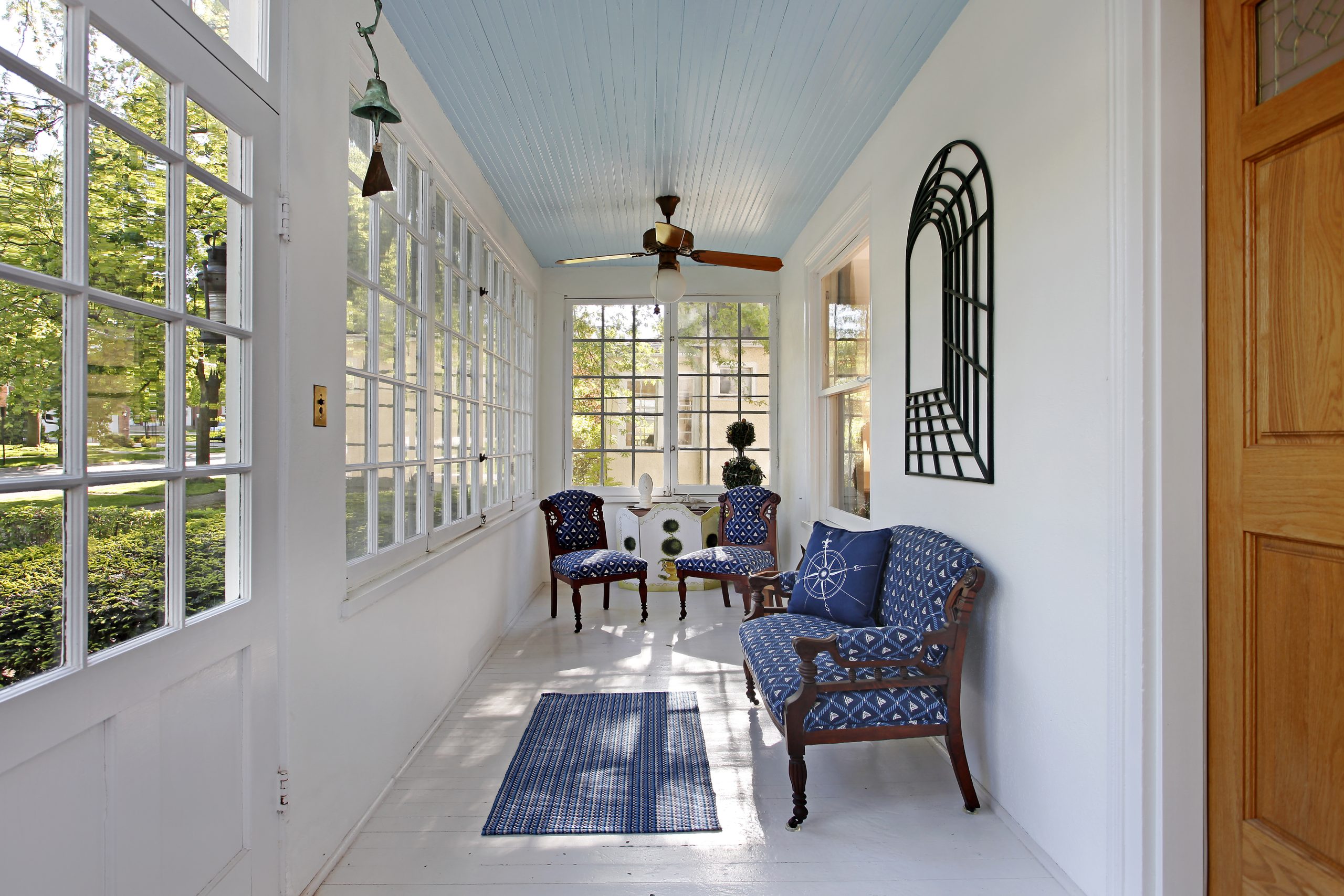 A Charleston home with a haint blue ceiling.